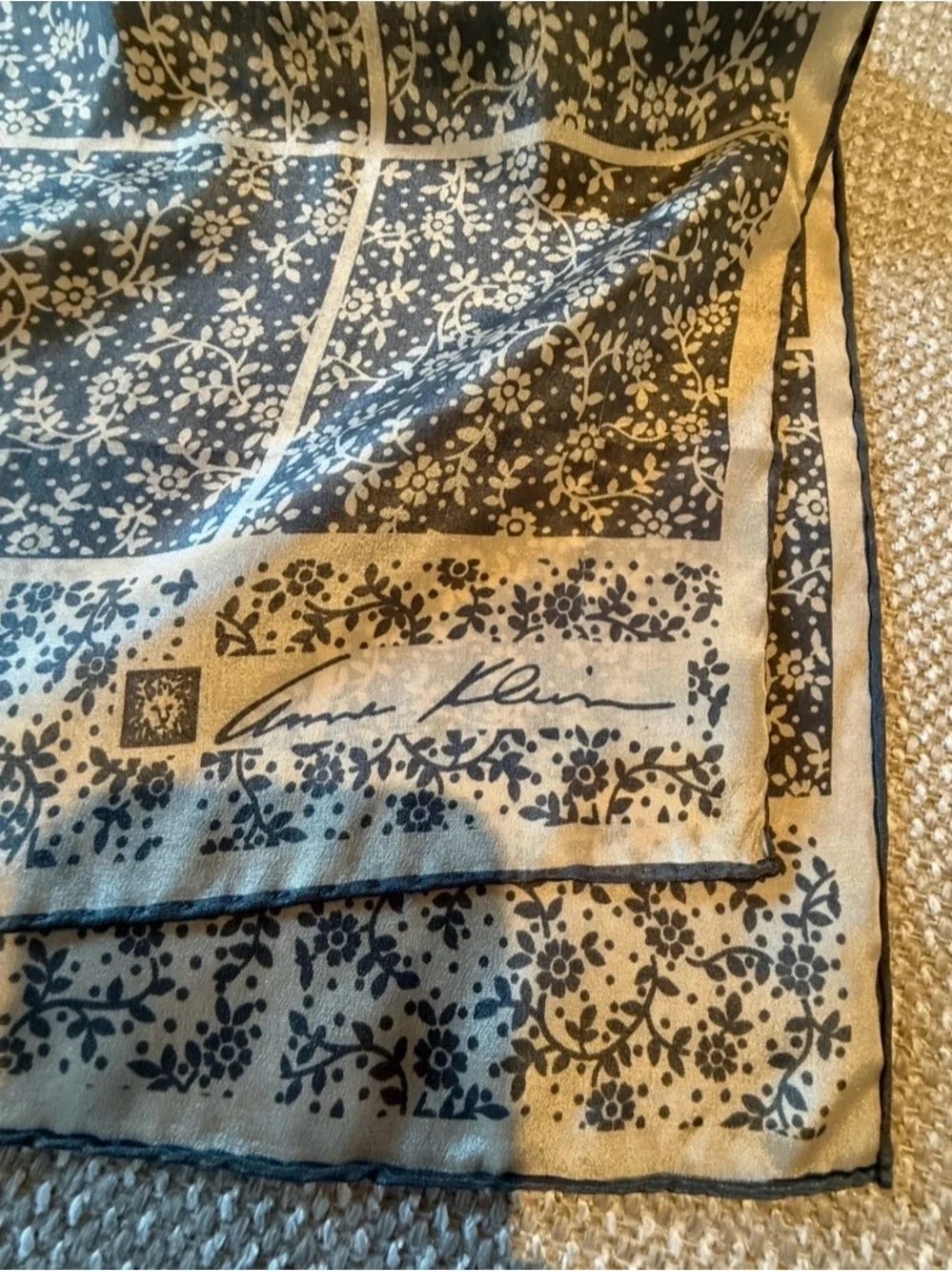 Vtg Robinson Golluber All Silk Anne Klein Blue Floral Grid,Cream Border Luxury